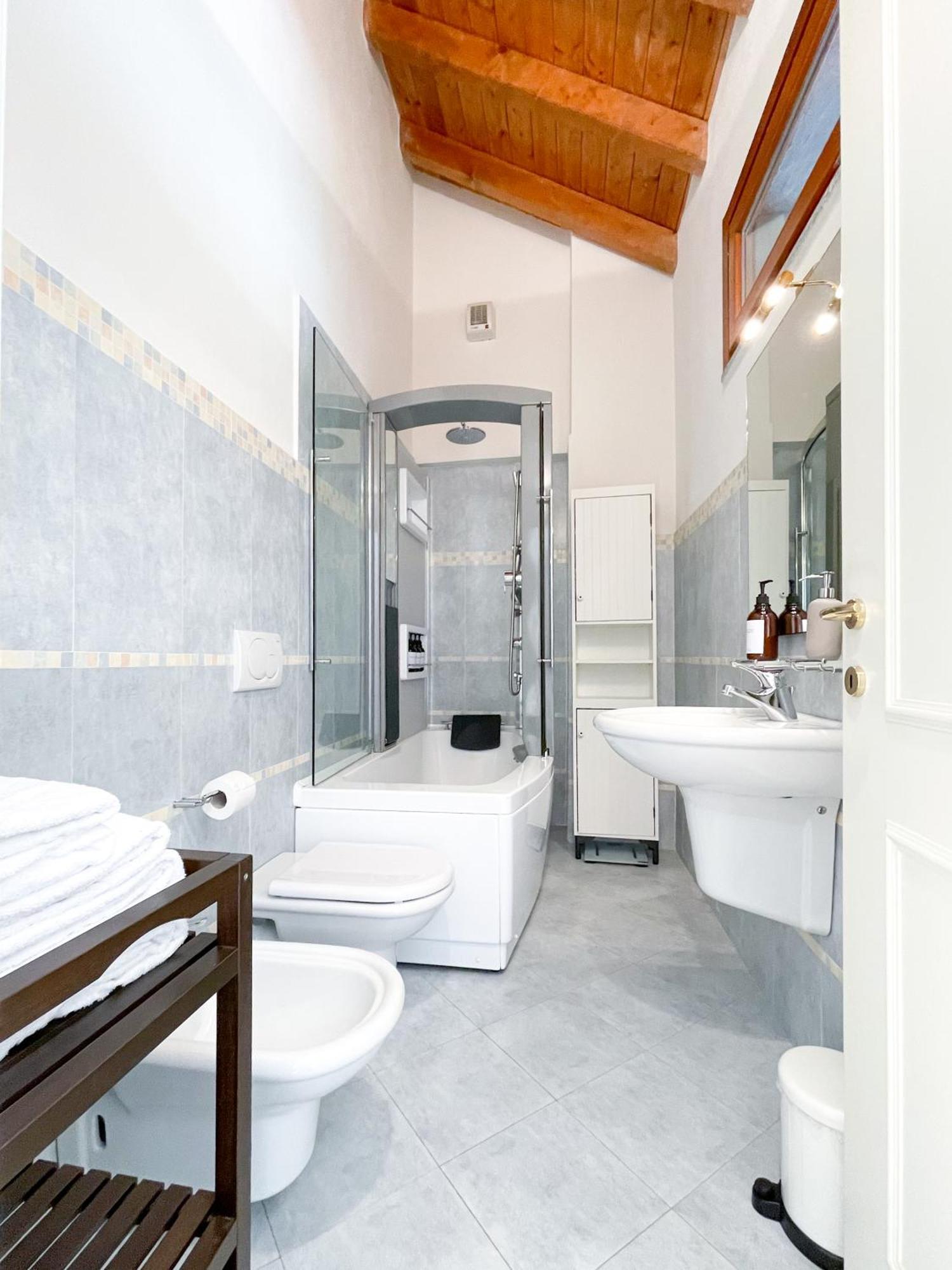 Villa Luminosa Laglio - Private Parking, Garden Екстер'єр фото